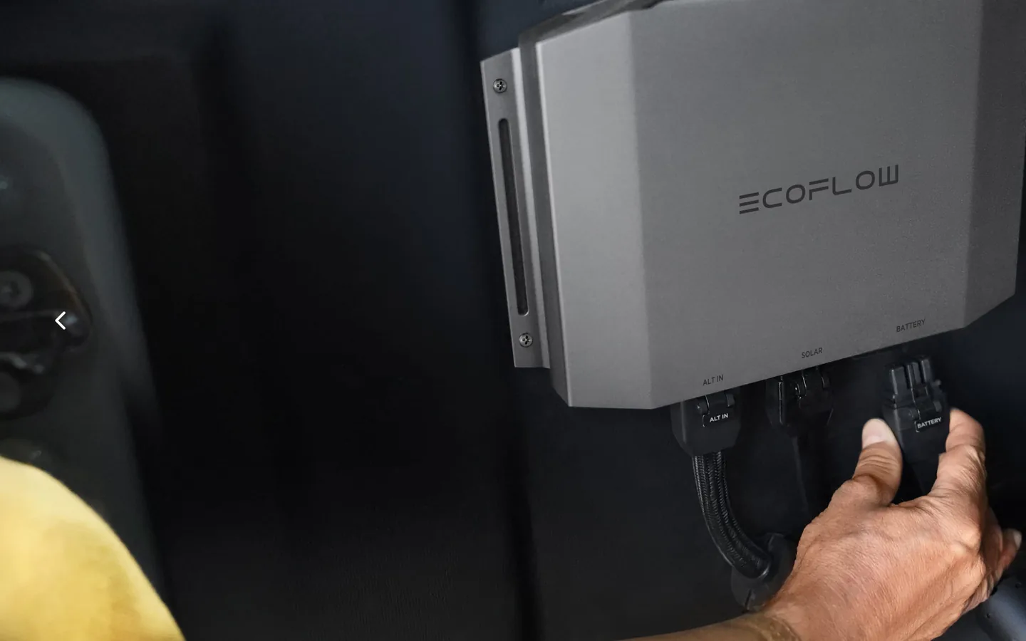 Автодом с системой EcoFlow готовится к автономной стоянке